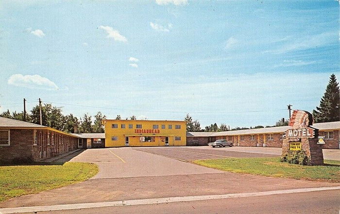 Indianhead Motel - Vintage Post Card